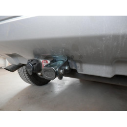 R094C GALIA Полностью оцинкованный фаркоп на Land Rover Freelander II 2008-2015. Тип шара: C (горизонтальный съемный). Невидимый вырез бампера. Нагрузки: 2300/145 кг, 