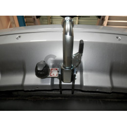 R094C GALIA Полностью оцинкованный фаркоп на Land Rover Freelander II 2008-2015. Тип шара: C (горизонтальный съемный). Невидимый вырез бампера. Нагрузки: 2300/145 кг, 