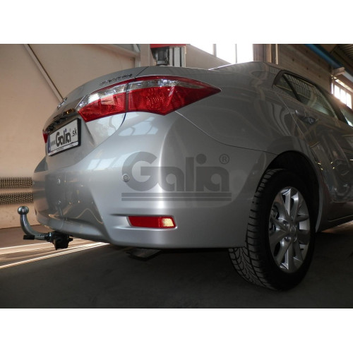 T064C GALIA Полностью оцинкованный фаркоп на Toyota Corolla седан E170 2013-2019. Тип шара: C (горизонтальный съемный). Невидимый вырез бампера. Нагрузки: 1600/75 кг, масса фаркопа 16,57 кг