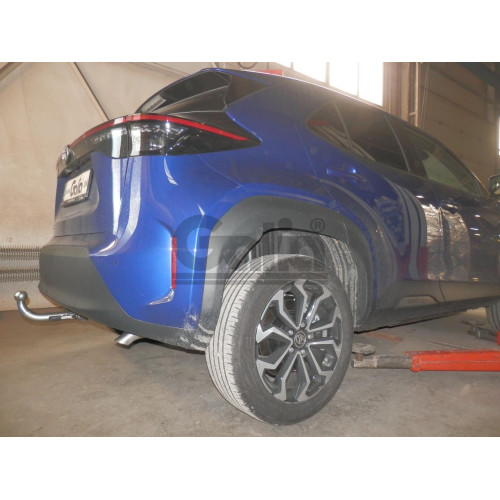 T079V GALIA Полностью оцинкованный фаркоп на Toyota Yaris Cross 2021-, Lexus LBX 2024-. Тип шара: AV (вертикальное быстросъемное крепление шара на ключе). Невидимый вырез бампера. Нагрузки: 1400/75 кг, масса фаркопа 16,12 кг