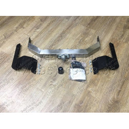 TCU00050 ТСС Фаркоп на Toyota Land Cruiser 200 2007-2021 с накладкой с надписью Toyota без подрезки бампера. Тип шара: F. Нагрузки: 1500/100 кг