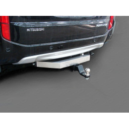 TCU00117 ТСС Фаркоп на Mitsubishi Pajero Sport 2016-2020 с накладкой с надписью Pajero Sport без подрезки бампера. Тип шара: E (шаровый узел под американский квадрат).