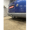 V067C GALIA Полностью оцинкованный фаркоп на Volkswagen Caddy 2004-2020, включая Maxi, включая 4WD. Подрозетник убирается за бампер. Тип шара: C (горизонтальный съемный). Установка без выреза бампера. Нагрузки: 1650/80 кг, масса фаркопа 16,37 кг