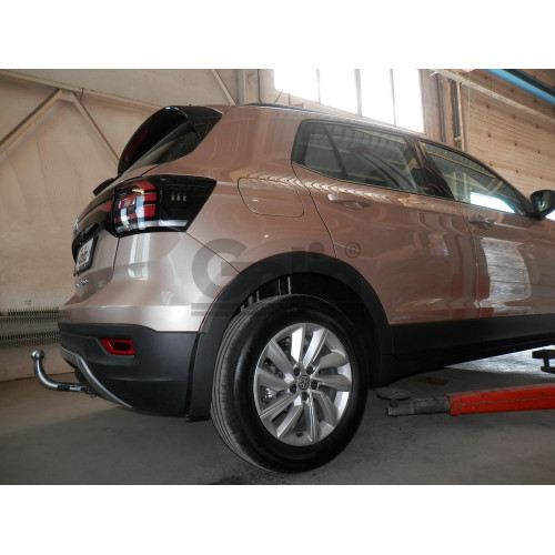 V088A GALIA Полностью оцинкованный фаркоп на Volkswagen T-Cross 2018-2024. Подрозетник убирается за бампер. Тип шара: A. Невидимый вырез бампера. Нагрузки: 1400/70 кг, масса фаркопа 14,72 кг