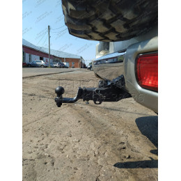 MI 30 AVTOS Фаркоп на Mitsubishi Pajero III, IV 2000-2007, 2007-2020 без выреза в бампере. Тип шара: E. Нагрузки: 1800/100 кг, масса фаркопа 20,5 кг (без электрики в комплекте)