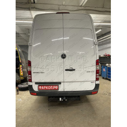 2250-F ORIS Фаркоп на Mercedes Sprinter фургон 2006-2019, 2019-, Volkswagen Crafter фургон 2006-2017 без выреза в бампере. Тип шара: F. Нагрузки: 2000/100 кг, масса фаркопа 24,8 кг (бе