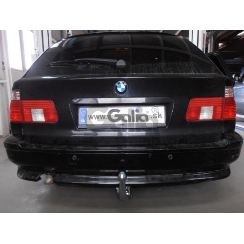 B013A GALIA Полностью оцинкованный фаркоп на BMW 5-Series E39 универсал 1996-2003. Подрозетник убирается за бампер. Тип шара: A. Невидимый вырез бампера. Нагрузки: 2200/90 кг, масса фаркопа 17,25 кг