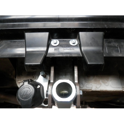 B020C GALIA Полностью оцинкованный фаркоп на BMW 5-Series седан F10 / универсал F11 2010-2016, BMW 5-Series GT F07 2010-2017. Подрозетник убирается за бампер. Тип шара: C (горизонтальный съемный). Невидимый вырез бампера. Нагрузки: 2200/100 кг, масса фарк