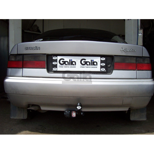 C010A GALIA Полностью оцинкованный фаркоп на Citroen Xantia хетчбек 1993-2001. Тип шара: A. Невидимый вырез бампера. Нагрузки: 1500/85 кг, масса фаркопа 20 кг