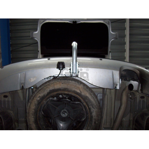 C031A GALIA Полностью оцинкованный фаркоп на Peugeot 807 2002-2014, FIAT Ulysse 2002-2011, Citroen C8 2002-2014, Lancia Phedra 2002-2010. Тип шара: A. Невидимый вырез бампера. Нагрузки: 1900/76 кг, масса фаркопа 14,52 кг
