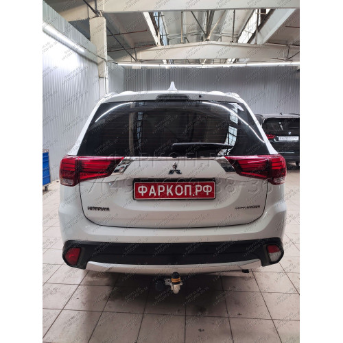 91312-A MOTODOR Фаркоп с оцинкованным шаром на Mitsubishi Outlander 2012-2019, 2019-2022. Вырез бампера по необходимости. Тип шара: A. Нагрузки: 1700/75 кг, масса фаркопа 23 кг (без электрики в комплекте)