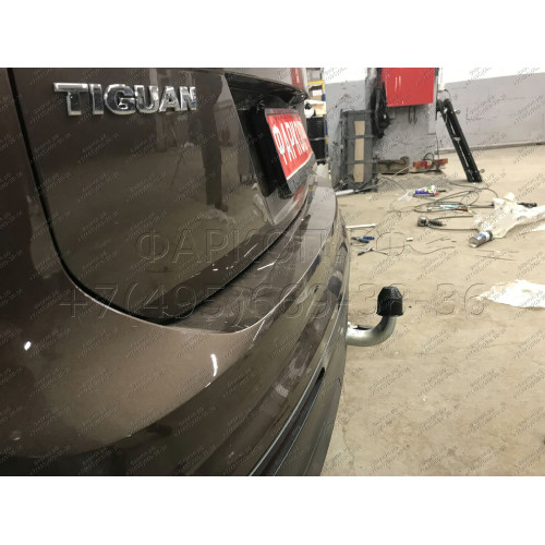 V069C GALIA Полностью оцинкованный фаркоп на Volkswagen Tiguan 2007-2016, Tiguan 2 2016-2024, Audi Q3 2011-2019, 2019-2025, SEAT Tarraco 2018-2024. Тип шара: C (горизонтальный съемный). Невидимый вырез бампера. Нагрузки: 2500/140 кг, масса фаркопа 16,2 кг