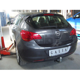 O058C GALIA Полностью оцинкованный фаркоп на Opel Astra J хетчбек 5 дверей 2009-2015. Подрозетник убирается за бампер. Тип шара: C (горизонтальный съемный). 