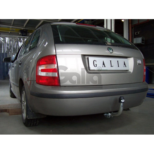 S082A GALIA Полностью оцинкованный фаркоп на Skoda Fabia седан/универсал 2000-2014, с 2008-2014 требуется электрика с блоком согласования. Подрозетник убирается за бампер. Тип шара: A. Невидимый вырез бампера. Нагрузки: 1200/50 кг, масса фаркопа 12,5 кг