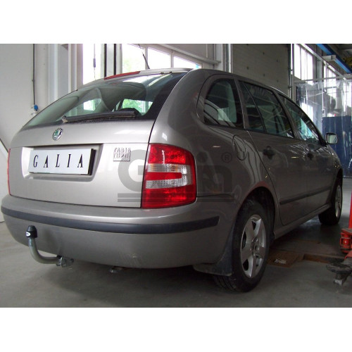 S082A GALIA Полностью оцинкованный фаркоп на Skoda Fabia седан/универсал 2000-2014, с 2008-2014 требуется электрика с блоком согласования. Подрозетник убирается за бампер. Тип шара: A. Невидимый вырез бампера. Нагрузки: 1200/50 кг, масса фаркопа 12,5 кг