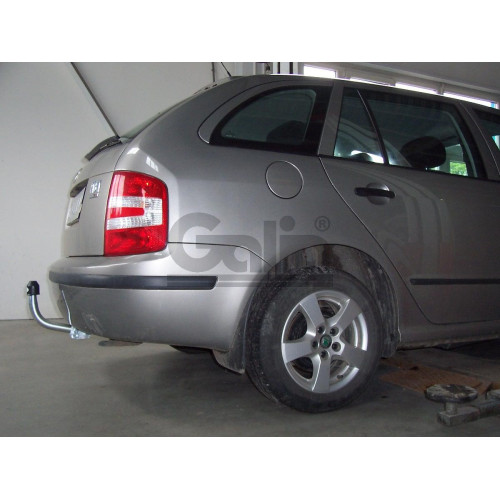 S082A GALIA Полностью оцинкованный фаркоп на Skoda Fabia седан/универсал 2000-2014, с 2008-2014 требуется электрика с блоком согласования. Подрозетник убирается за бампер. Тип шара: A. Невидимый вырез бампера. Нагрузки: 1200/50 кг, масса фаркопа 12,5 кг