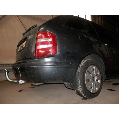 S082A GALIA Полностью оцинкованный фаркоп на Skoda Fabia седан/универсал 2000-2014, с 2008-2014 требуется электрика с блоком согласования. Подрозетник убирается за бампер. Тип шара: A. Невидимый вырез бампера. Нагрузки: 1200/50 кг, масса фаркопа 12,5 кг