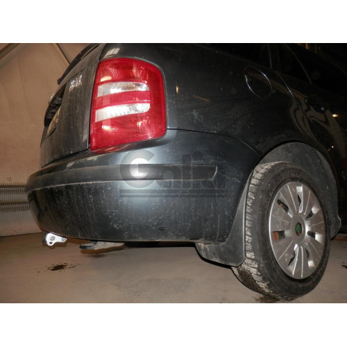 S082A GALIA Полностью оцинкованный фаркоп на Skoda Fabia седан/универсал 2000-2014, с 2008-2014 требуется электрика с блоком согласования. Подрозетник убирается за бампер. Тип шара: A. Невидимый вырез бампера. Нагрузки: 1200/50 кг, масса фаркопа 12,5 кг