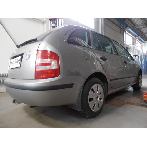 S082A GALIA Полностью оцинкованный фаркоп на Skoda Fabia седан/универсал 2000-2014, с 2008-2014 требуется электрика с блоком согласования. Подрозетник убирается за бампер. Тип шара: A. Невидимый вырез бампера. Нагрузки: 1200/50 кг, масса фаркопа 12,5 кг
