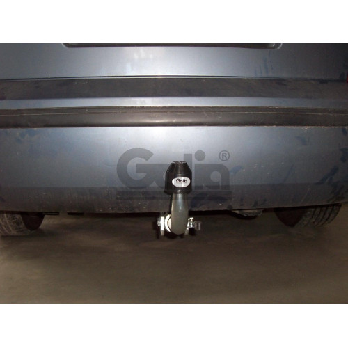 S088A GALIA Полностью оцинкованный фаркоп на Skoda Superb I 2002-2008, Volkswagen Passat B5 седан/универсал 1996-2005. Выхлопная труба с левой стороны. Подрозетник убирается за бампер. Тип шара: A. Невидимый вырез бампера. Нагрузки: 2100/85 кг, масса фарк