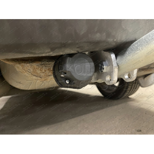 S088A GALIA Полностью оцинкованный фаркоп на Skoda Superb I 2002-2008, Volkswagen Passat B5 седан/универсал 1996-2005. Выхлопная труба с левой стороны. Подрозетник убирается за бампер. Тип шара: A. Невидимый вырез бампера. Нагрузки: 2100/85 кг, масса фарк