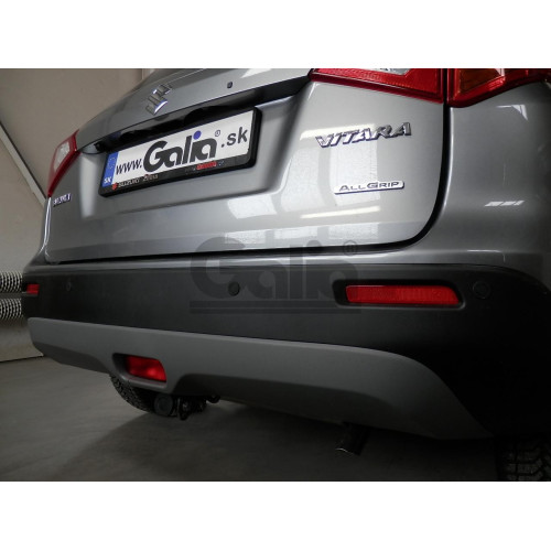 S112C GALIA Полностью оцинкованный фаркоп на Suzuki Vitara 2015-2018, 2018-, Suzuki SX4 S-Cross 2013-2021, 2021- 2WD/4WD. Тип шара: C (горизонтальный съемный), установленный крюк закрывает противотуманный фонарь. Невидимый вырез бампера. Нагрузки: 1600/75