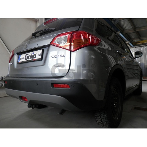 S112C GALIA Полностью оцинкованный фаркоп на Suzuki Vitara 2015-2018, 2018-, Suzuki SX4 S-Cross 2013-2021, 2021- 2WD/4WD. Тип шара: C (горизонтальный съемный), установленный крюк закрывает противотуманный фонарь. Невидимый вырез бампера. Нагрузки: 1600/75