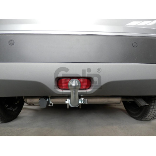 S112C GALIA Полностью оцинкованный фаркоп на Suzuki Vitara 2015-2018, 2018-, Suzuki SX4 S-Cross 2013-2021, 2021- 2WD/4WD. Тип шара: C (горизонтальный съемный), установленный крюк закрывает противотуманный фонарь. Невидимый вырез бампера. Нагрузки: 1600/75