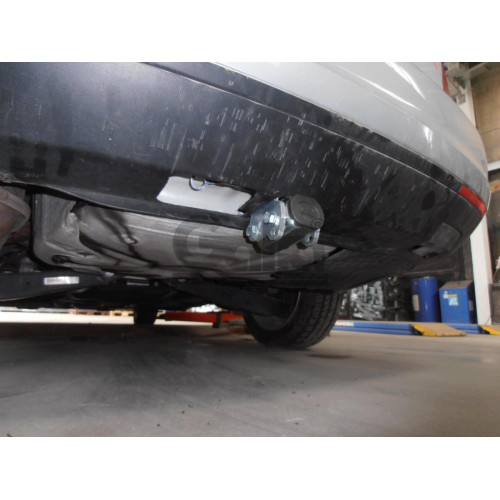 V066C GALIA Полностью оцинкованный фаркоп на Volksawgen Jetta 2005-2010, Volkswagen Golf V универсал 2007-2008, Golf VI универсал 2008-2013. Подрозетник убирается за бампер. Тип шара: C (горизонтальный съемный). Невидимый вырез бампера. Нагрузки: 1600/75 
