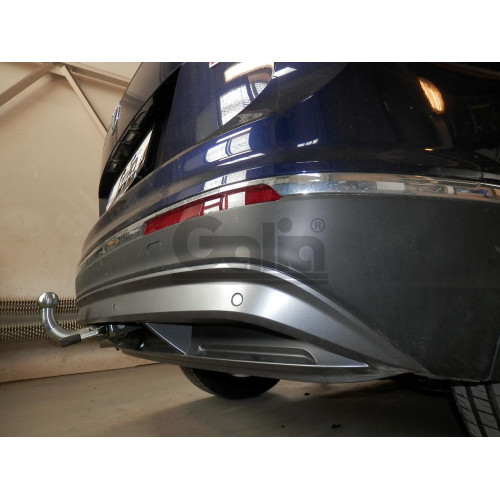 V069C GALIA Полностью оцинкованный фаркоп на Volkswagen Tiguan 2007-2016, Tiguan 2 2016-2024, Audi Q3 2011-2019, 2019-2025, SEAT Tarraco 2018-2024. Тип шара: C (горизонтальный съемный). Невидимый вырез бампера. Нагрузки: 2500/140 кг, масса фаркопа 16,2 кг