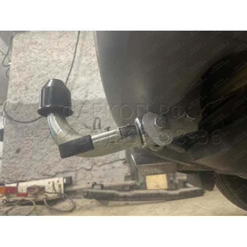 V069C GALIA Полностью оцинкованный фаркоп на Volkswagen Tiguan 2007-2016, Tiguan 2 2016-2024, Audi Q3 2011-2019, 2019-2025, SEAT Tarraco 2018-2024. Тип шара: C (горизонтальный съемный). Невидимый вырез бампера. Нагрузки: 2500/140 кг, масса фаркопа 16,2 кг