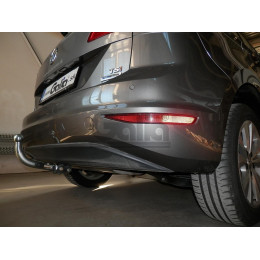V075A GALIA Полностью оцинкованный фаркоп на Volkswagen Golf VII Sportsvan дорестайлинг 2014-2018. Подрозетник убирается за бампер. Тип шара: A. Невидимый вырез ба