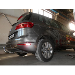 V075A GALIA Полностью оцинкованный фаркоп на Volkswagen Golf VII Sportsvan дорестайлинг 2014-2018. Подрозетник убирается за бампер. Тип шара: A. Невидимый вырез ба