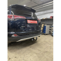 F.5711.001 BERG Фаркоп на Toyota RAV4 2013-2019. Требуется подрезка бампера. Тип шара: A. Нагрузки: 1200/75 кг, масса фаркопа 22 кг (без электрики в комплекте)