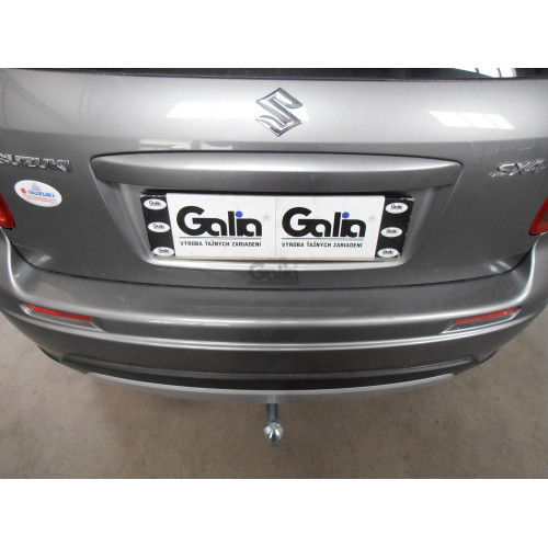 F109C GALIA Полностью оцинкованный фаркоп на Suzuki SX4 хетчбек 5 дверей 2006-2013 2WD/4WD, FIAT Sedici 2006-2014. Тип шара: C (горизонтальный съемный). Невидимый вырез бампера. Нагрузки: 1200/70 кг, масса фаркопа 18,67 кг