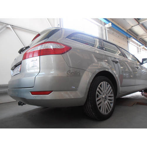 F115C GALIA Полностью оцинкованный фаркоп на Ford Mondeo седан/универсал 2007-2014. Подрозетник убирается за бампер. Тип шара: C (горизонтальный съемный). Невидимый вырез бампера. Нагрузки: 2000/80 кг, масса фаркопа 17,17 кг