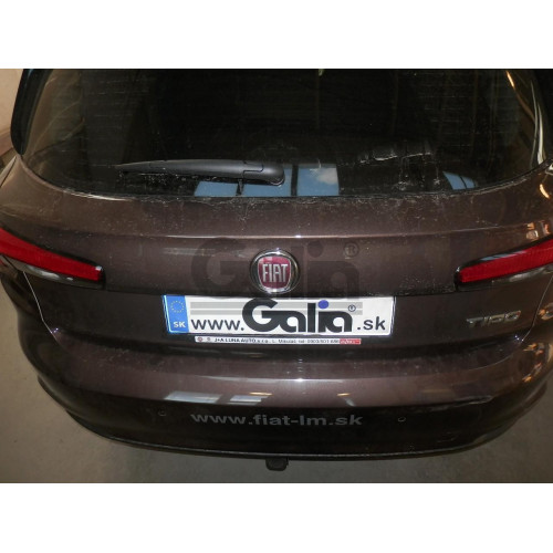 F132C GALIA Полностью оцинкованный фаркоп на FIAT Tipo хетчбек 2016-. Подрозетник убирается за бампер. Тип шара: C (горизонтальный съемный). Невидимый вырез бампера. Нагрузки: 1600/100 кг, масса фаркопа 16,67 кг
