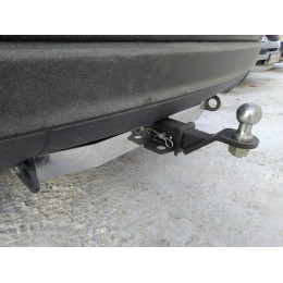 FA 0977-E Бизон Фаркоп на Jeep Grand Cherokee 2010-2021 без подрезки бампера. Тип шара: E (легкосъемный шар под квадрат). Нагрузки: 3500/120 кг. Не комплектуется эл