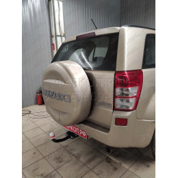 7900 Трейлер Фаркоп для Suzuki Grand Vitara 5 дверей 2005-2016 (двигатель 2 л, авто с запасным колесом на двери. Не подходит для авто 2,4 л). Требуется подрезка 