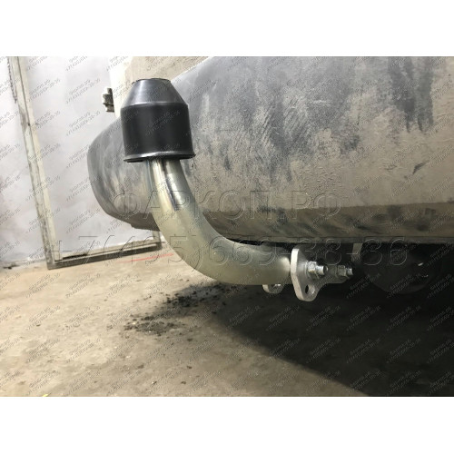 V067A GALIA Полностью оцинкованный фаркоп на Volkswagen Caddy 2004-2020, включая Maxi, включая 4WD. Подрозетник убирается за бампер. Тип шара: A. Установка без выреза бампера. Нагрузки: 1650/80 кг, масса фаркопа 15,02 кг