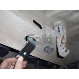 R081A GALIA Полностью оцинкованный фаркоп на Renault Kangoo 1998-2010, кроме 4x4, кроме Long. Тип шара: A. Установка без снятия и выреза бампера. Нагрузки: 1350/75 кг,