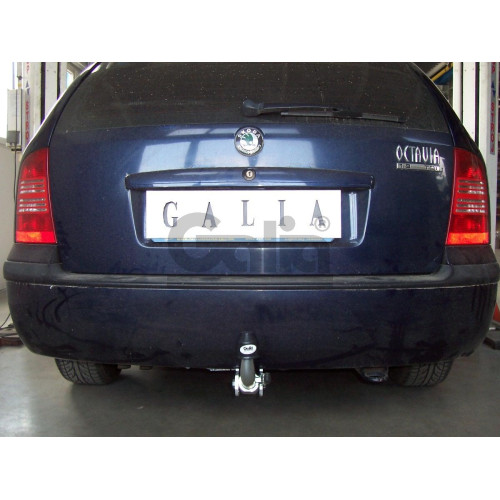 S085C GALIA Полностью оцинкованный фаркоп на Skoda Octavia I седан/универсал 1998-2004, Octavia Tour 2004-2010. Подрозетник убирается за бампер. Тип шара: C (горизонтальный съемный). Невидимый вырез бампера. Нагрузки: 1600/75 кг, масса фаркопа 14,67 кг