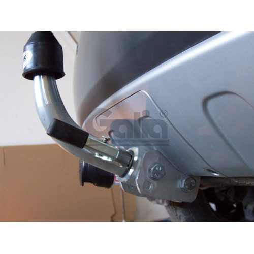 S090A GALIA Полностью оцинкованный фаркоп на Skoda Praktik 2006-2015, Roomster 2006-2015, включая Scout, с 06/2010-2015 требуется электрика с блоком согласования. Тип шара: A. Требуется вырез в бампере. Нагрузки: 1200/50 кг, масса фаркопа 13,62 кг