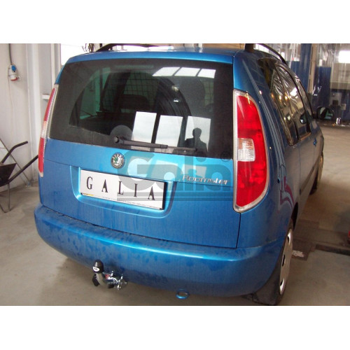 S090A GALIA Полностью оцинкованный фаркоп на Skoda Praktik 2006-2015, Roomster 2006-2015, включая Scout, с 06/2010-2015 требуется электрика с блоком согласования. Тип шара: A. Требуется вырез в бампере. Нагрузки: 1200/50 кг, масса фаркопа 13,62 кг