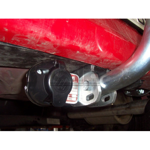T057C GALIA Полностью оцинкованный фаркоп на Toyota Yaris 2005-2014. Особенности: с 2012 по 2014 необходимо отрегулировать положение глушителя. Тип шара: C (горизонтальный съемный). Без выреза бампера. Нагрузки: 1050/50 кг, масса фаркопа 14,6 кг