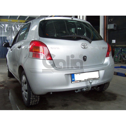 T057C GALIA Полностью оцинкованный фаркоп на Toyota Yaris 2005-2014. Особенности: с 2012 по 2014 необходимо отрегулировать положение глушителя. Тип шара: C (горизонтальный съемный). Без выреза бампера. Нагрузки: 1050/50 кг, масса фаркопа 14,6 кг