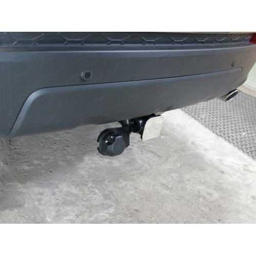 TCU00007 ТСС Фаркоп на Land Rover Discovery Sport 2015-2019. Вырез в нижней части пыльника. Тип шара: E (шаровый узел под американский квадрат). Нагрузки: 1800/120 кг