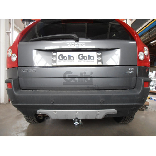 V057C GALIA Полностью оцинкованный фаркоп на Volvo XC90 2003-2015. Подрозетник убирается за бампер. Тип шара: C (горизонтальный съемный). Невидимый вырез бампера. Нагрузки: 2250/90 кг, масса фаркопа 17,27 кг