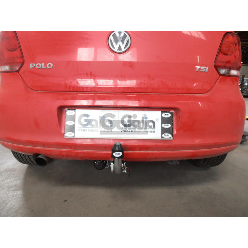 V068C GALIA Полностью оцинкованный фаркоп на Volkswagen Polo V хетчбек 2009-2018. Подрозетник убирается за бампер. Тип шара: C (горизонтальный съемный). Невидимый вырез бампера. Нагрузки: 1200/50 кг, масса фаркопа 14,85 кг