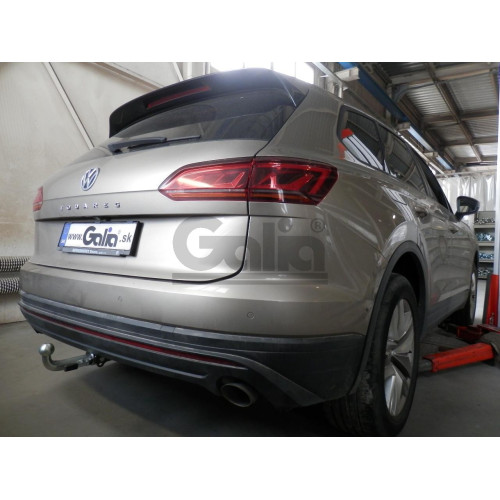 V092C GALIA Полностью оцинкованный фаркоп на Volkswagen Touareg 2018-. Подрозетник убирается за бампер. Тип шара: C (горизонтальный съемный). Невидимый вырез бампера. Нагрузки: 3500/140 кг, масса фаркопа 19,97 кг